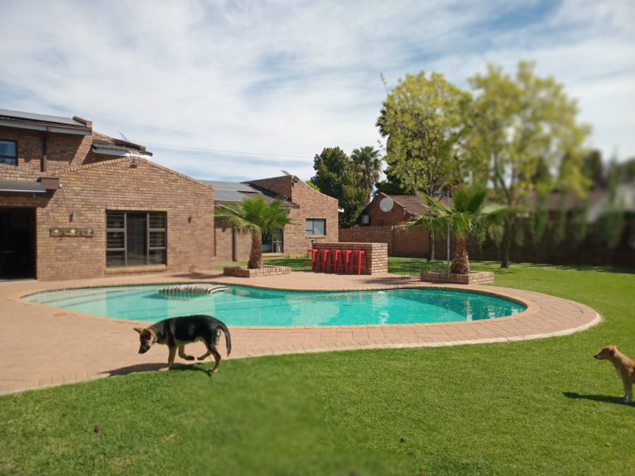 7 Bedroom Property for Sale in Bloemhof North West
